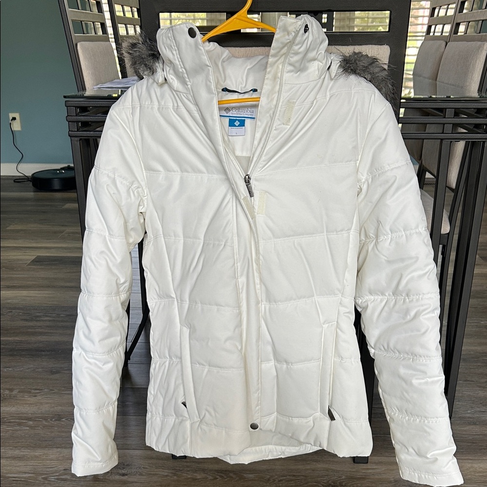 Columbia White Hooded Puffer Jacket with Faux Fur Trim